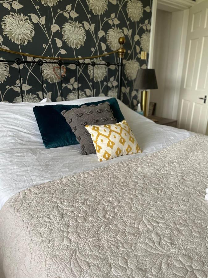 King Size Bed & En Suite Rolled Top Bath Private Lane Harrogate Dış mekan fotoğraf