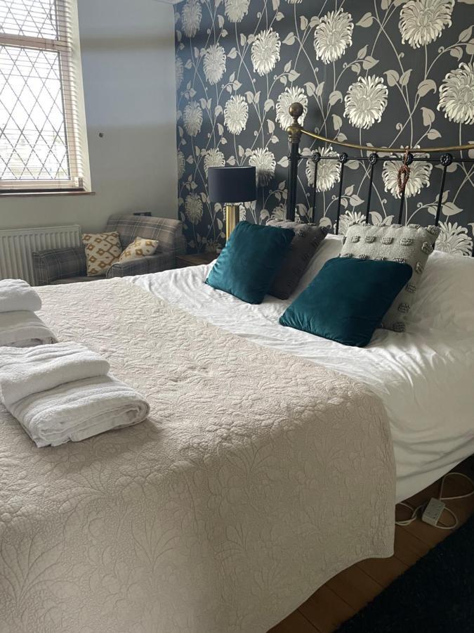 King Size Bed & En Suite Rolled Top Bath Private Lane Harrogate Dış mekan fotoğraf